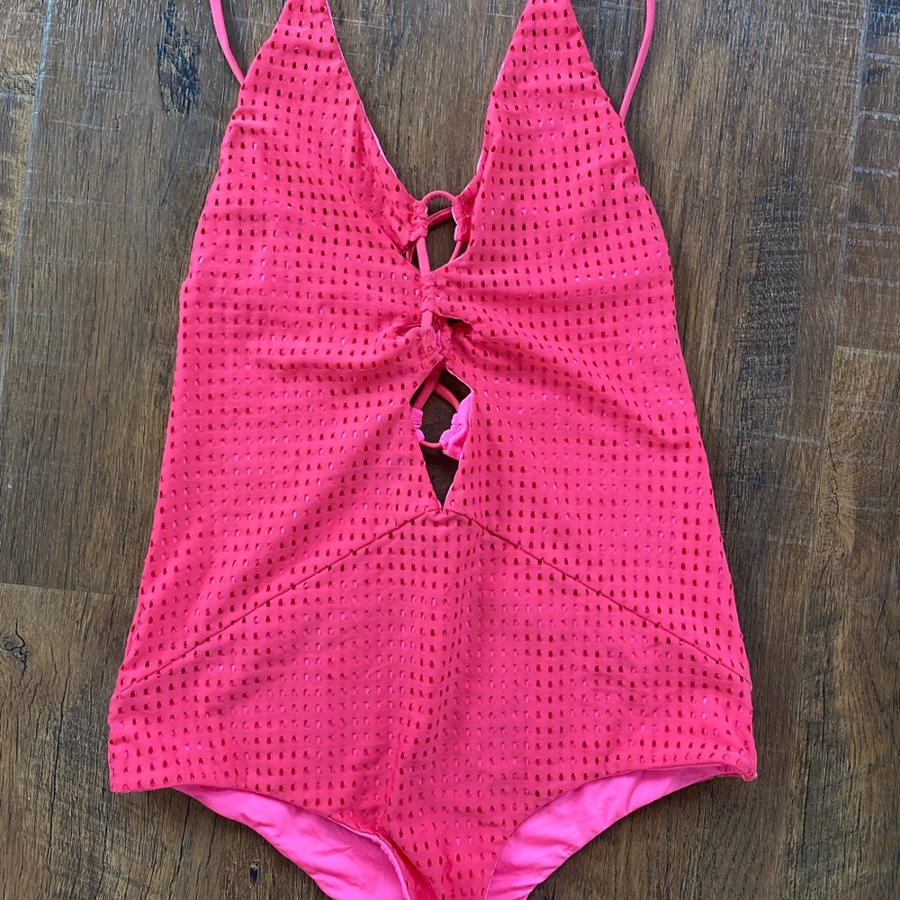 Acacia Kokomo in Pink Mesh